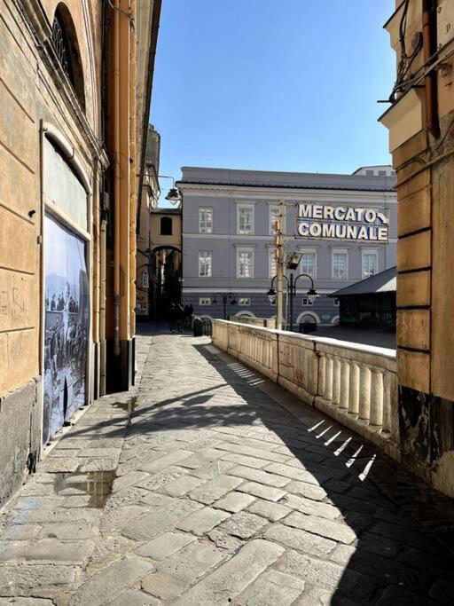 Overlooking The Porto Antico Of Genoa Génova Exterior foto